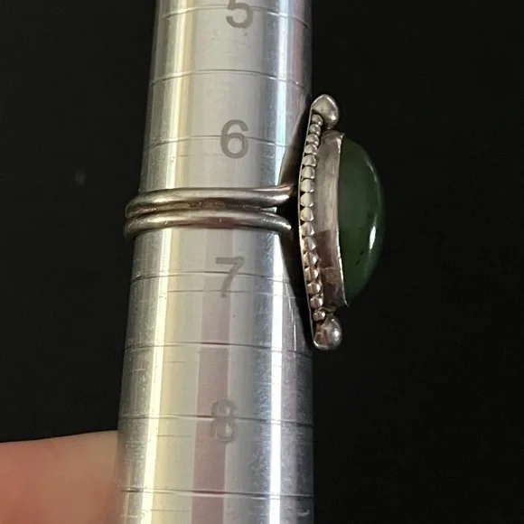 Vintage Ring Sterling Silver size 6.5 Bezel Setting Green Stone - Picture 2 of 5